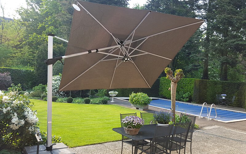 Praktisch Charmant verhaal Luxe zweefparasols | Direct uit voorraad leverbaar | Solero®