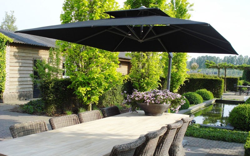 COSTWAY Parasol, rechthoekig, 300 x 300 cm, grote zweefparasol met zwengel, kantelbaar tuinscherm, 360° draaibaar, met kruisvoet, markt parasol