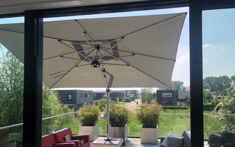 Solero® Palestro Pro zweefparasol 4x3 4x4 meter